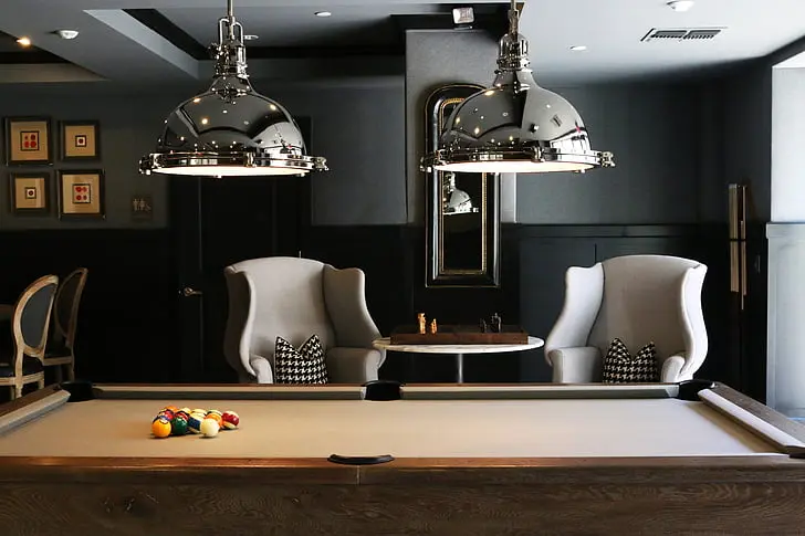 How to Choose The Right Pool Table Size For Your Room?